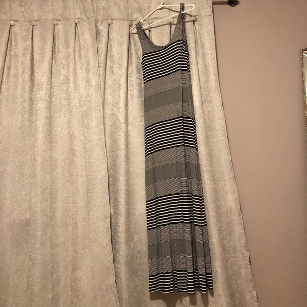 Great maxi dress!